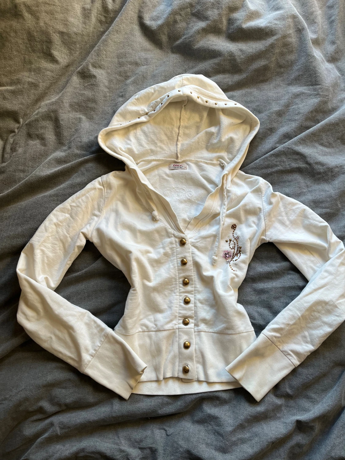 Vit hoodie med paljetter från ONLY