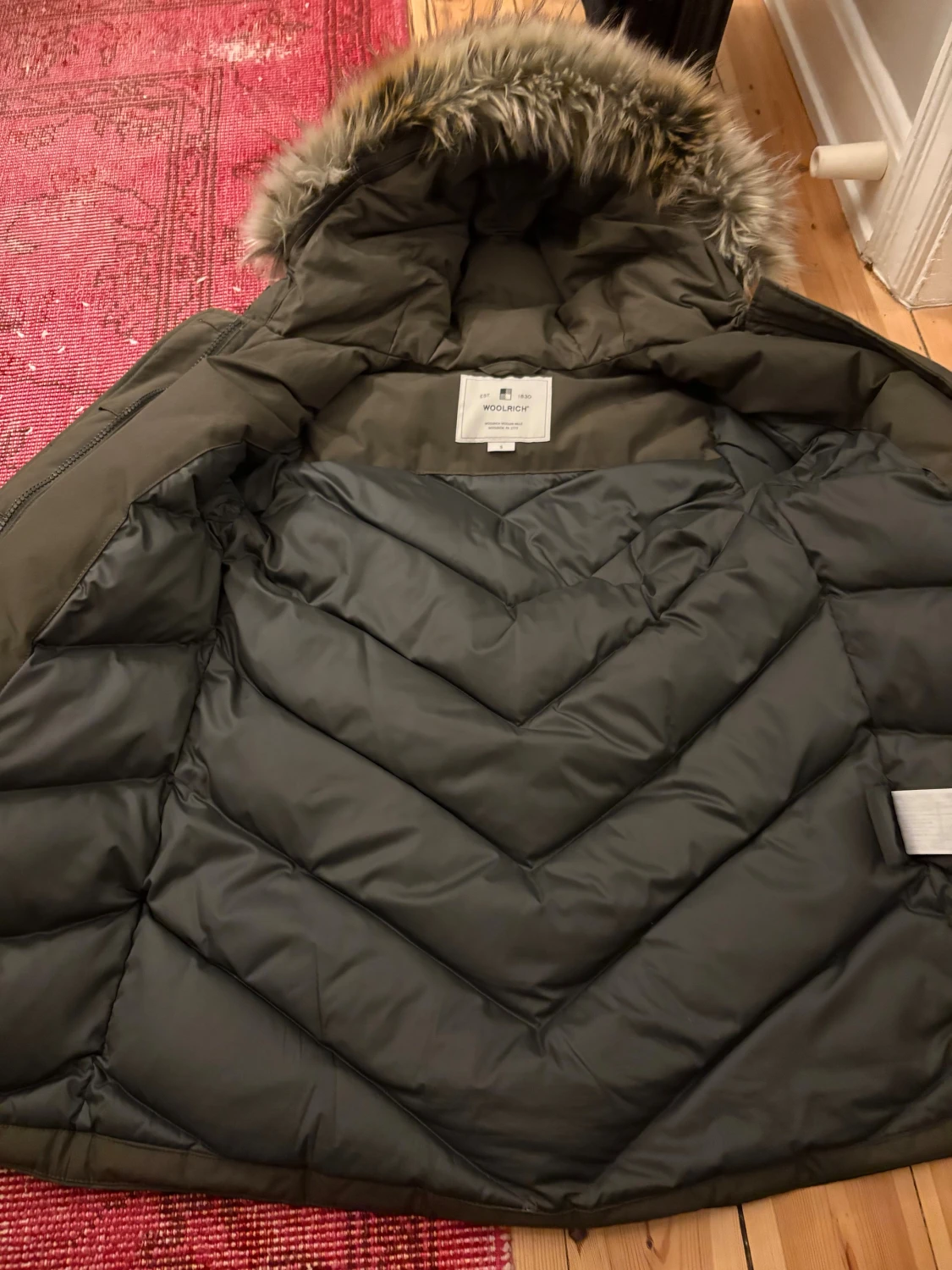 Olivgrön parkas från Woolrich med päls - 1