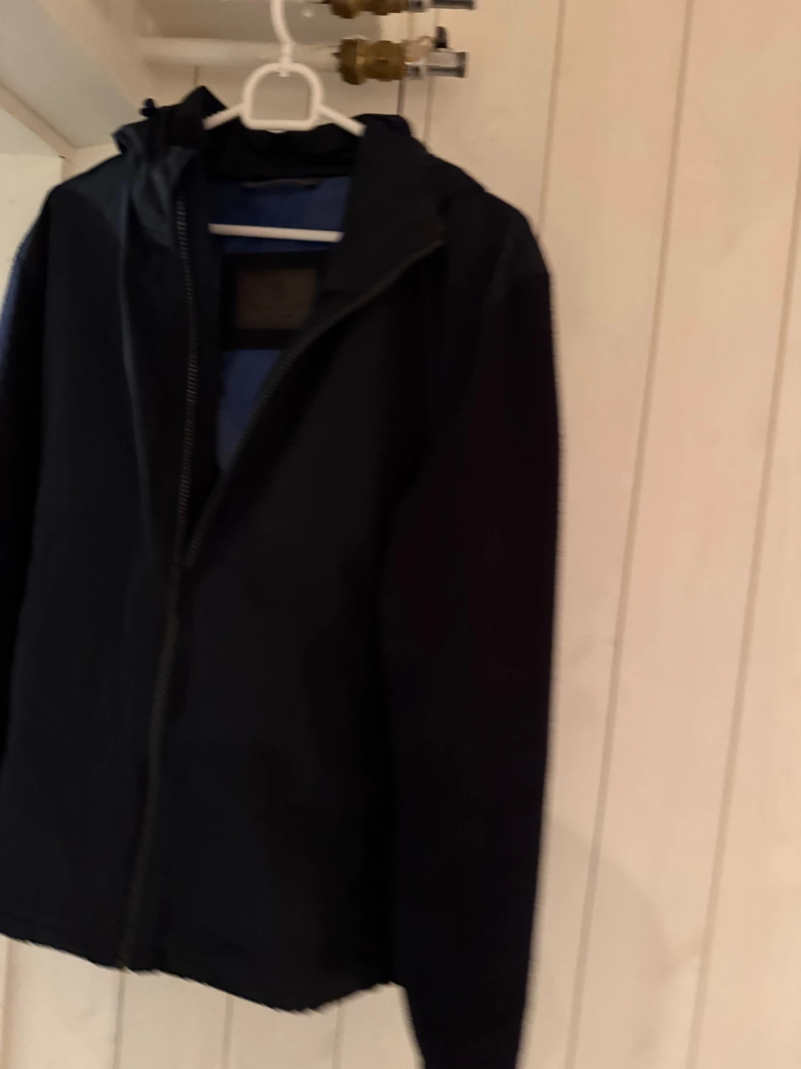 Svart vindjacka med huva från Massimo dutti  - 1