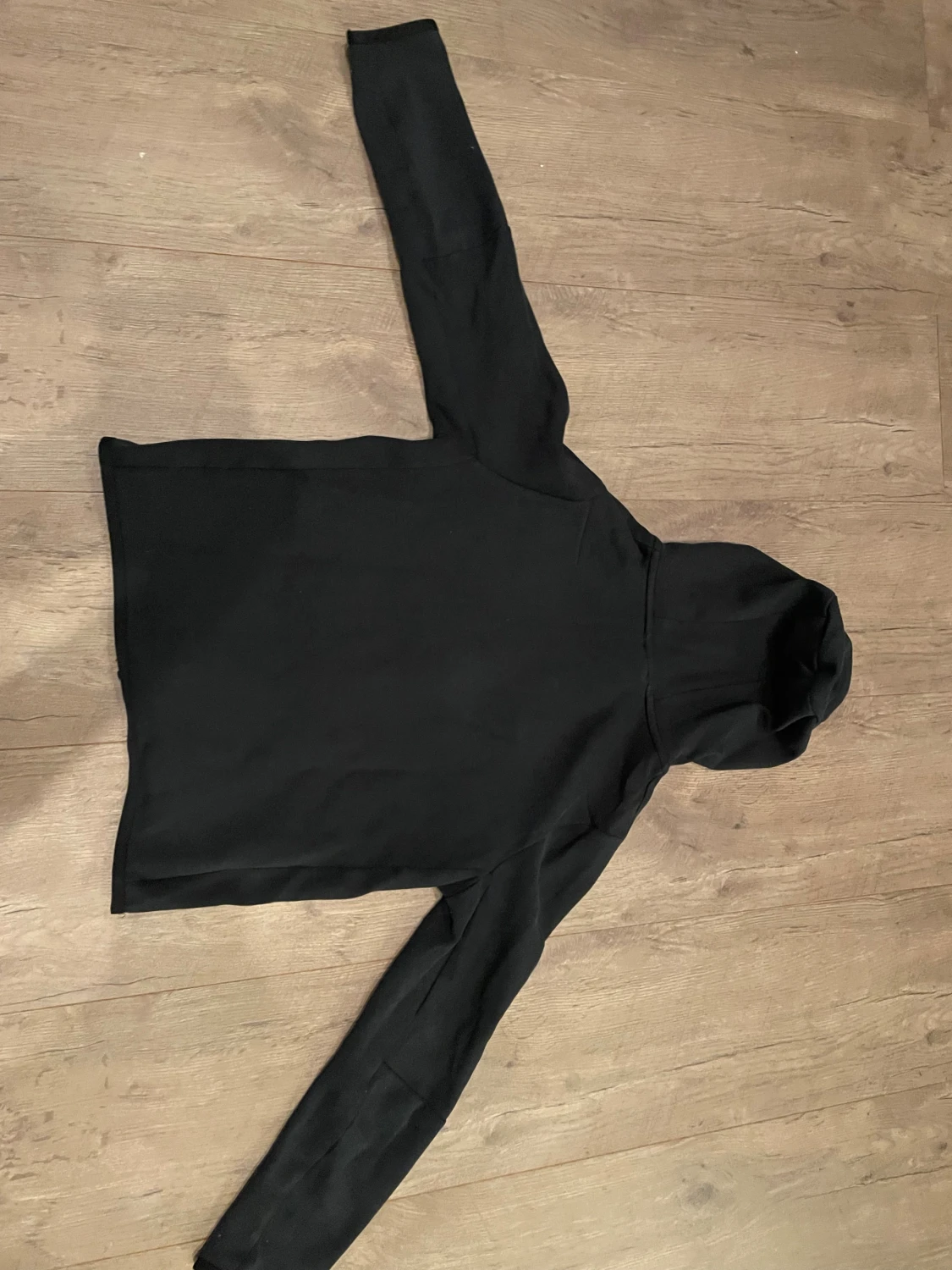 Svart Nike Tech tröja i storlek 170 - 1