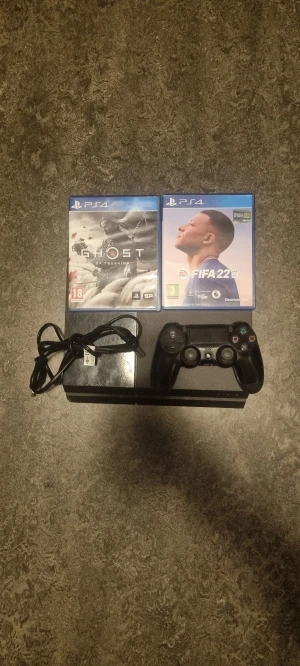 Ps4+Kontrol+Spel - Säljer en sparsam använd ps4 +2 Goated spel + 1 kontroll med strömkabel. Till ett sjuk pris av 1300, kommer tyvvär inte sänka priset alls. Allt funkar suveränt.