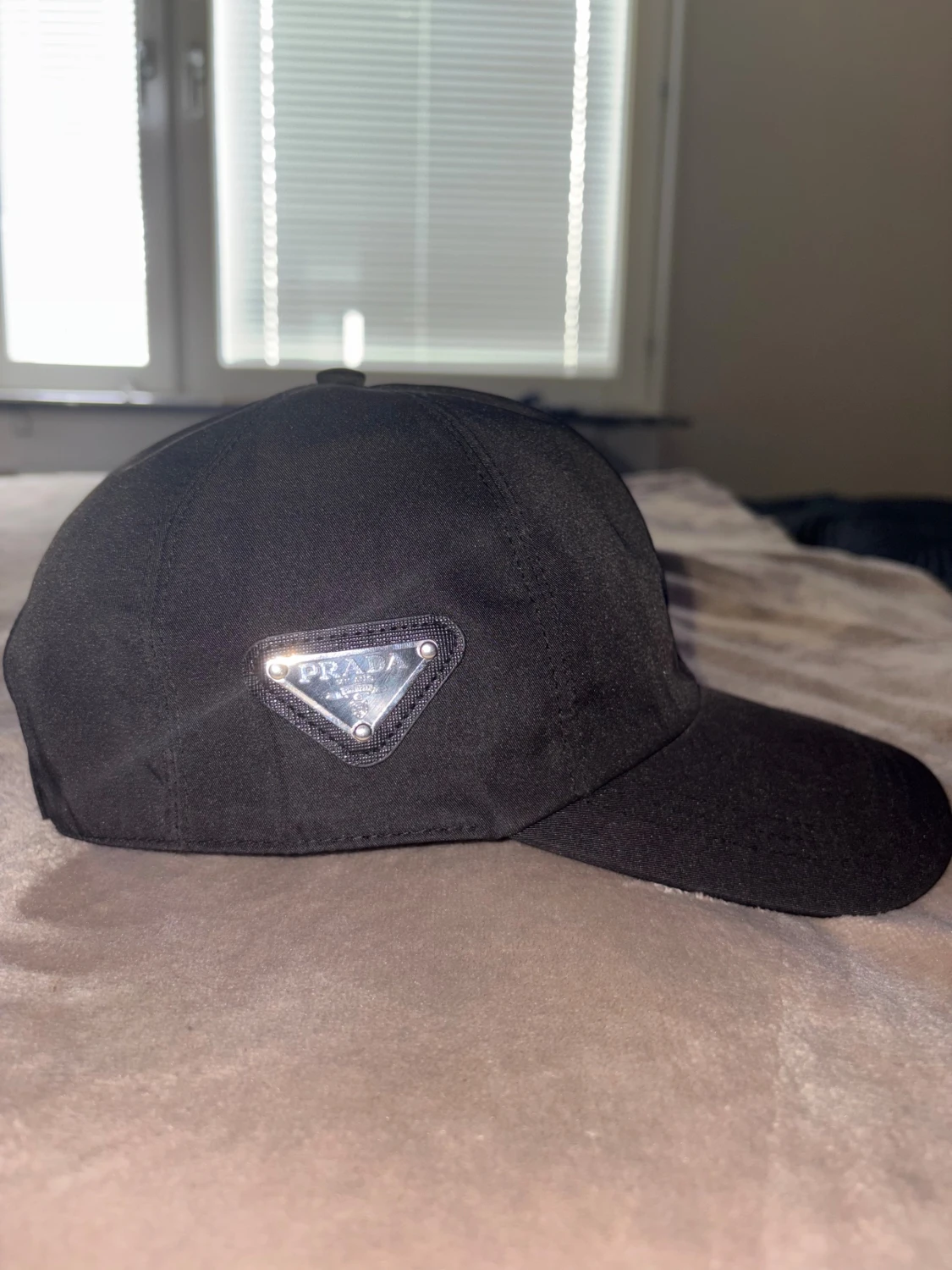 Svart Prada keps  - 2