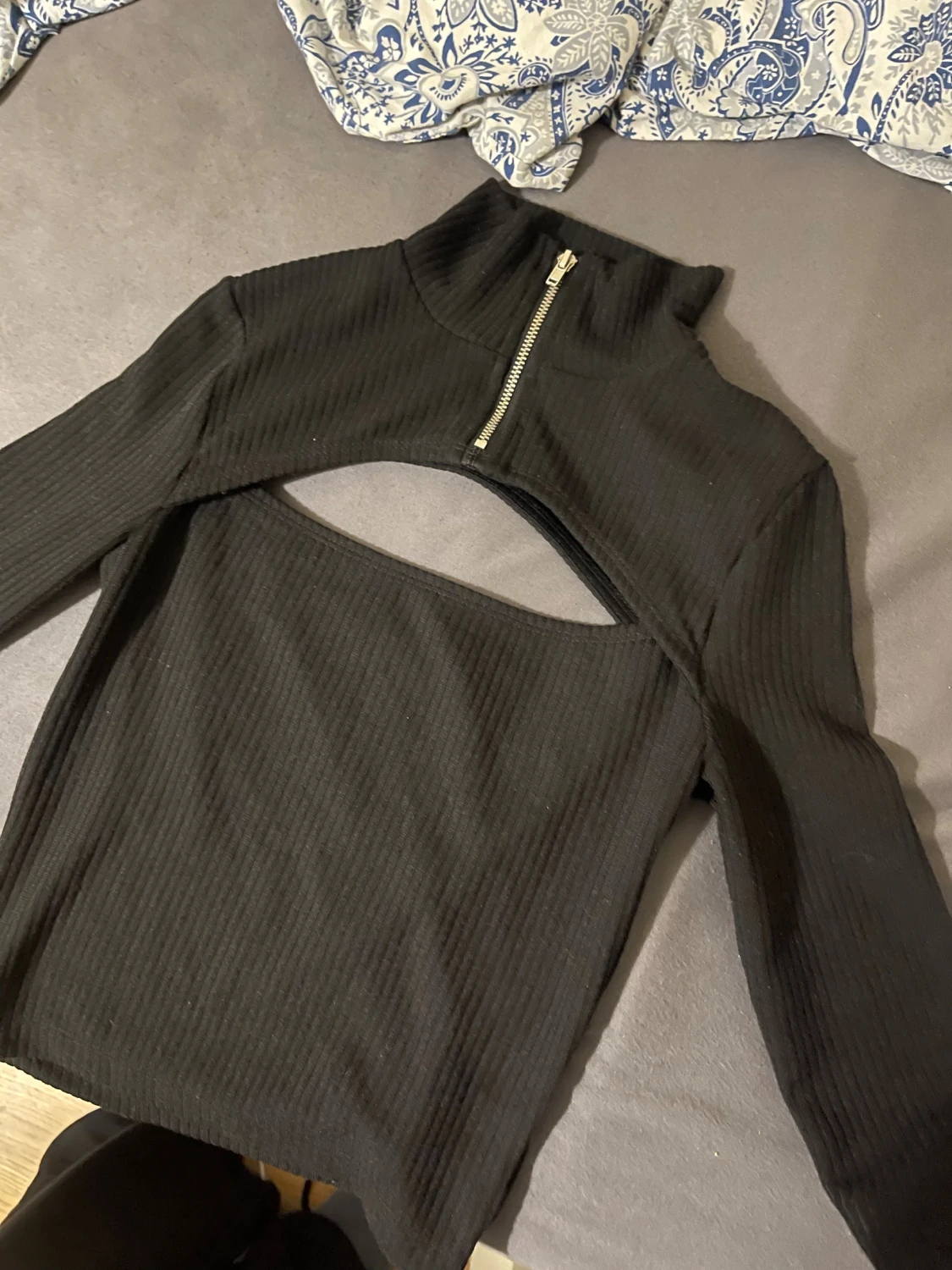 Svart ribbad bolerotopp med dragkedja - 2