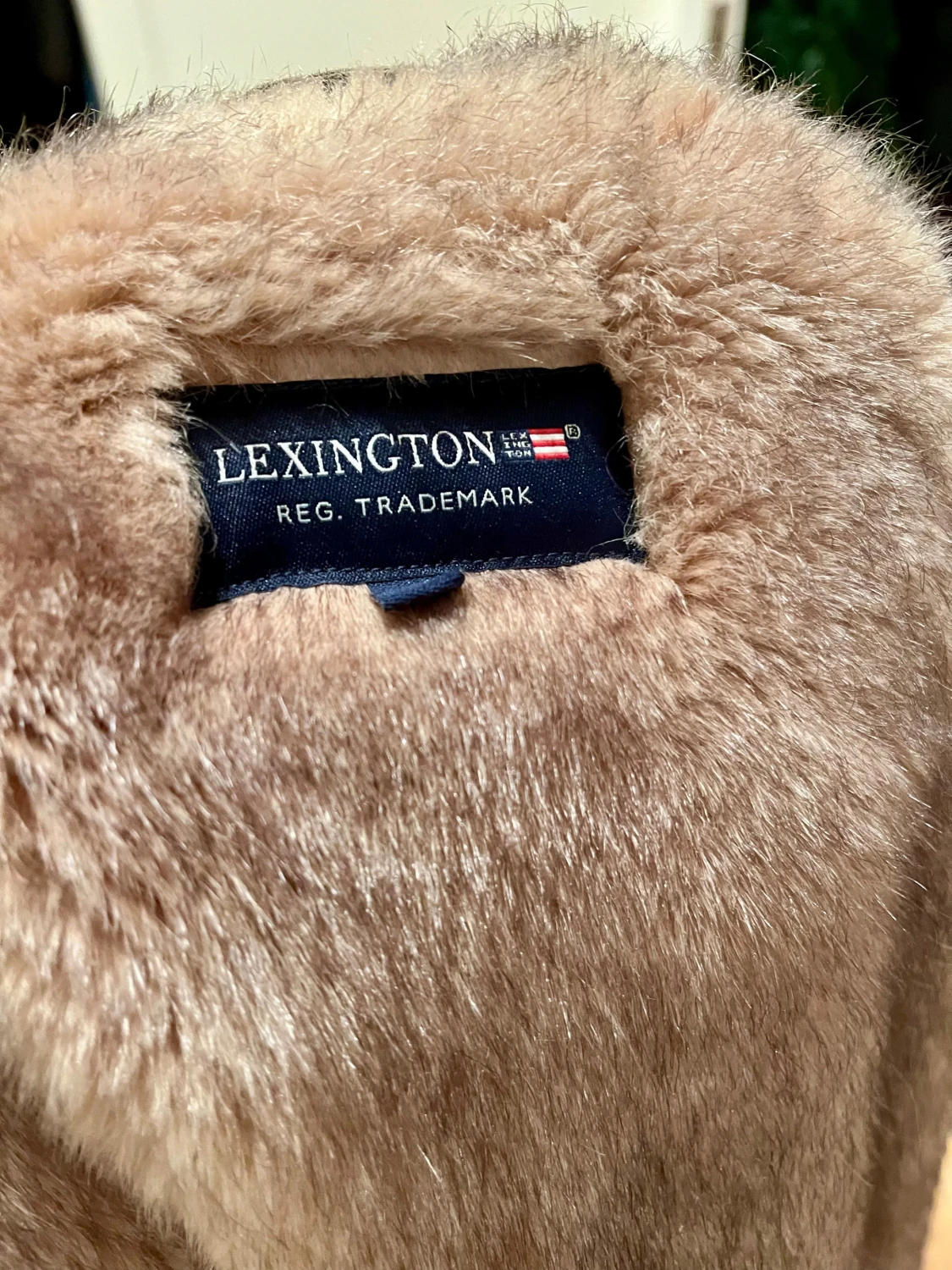 Beige parkas med fuskpäls och huva - 4