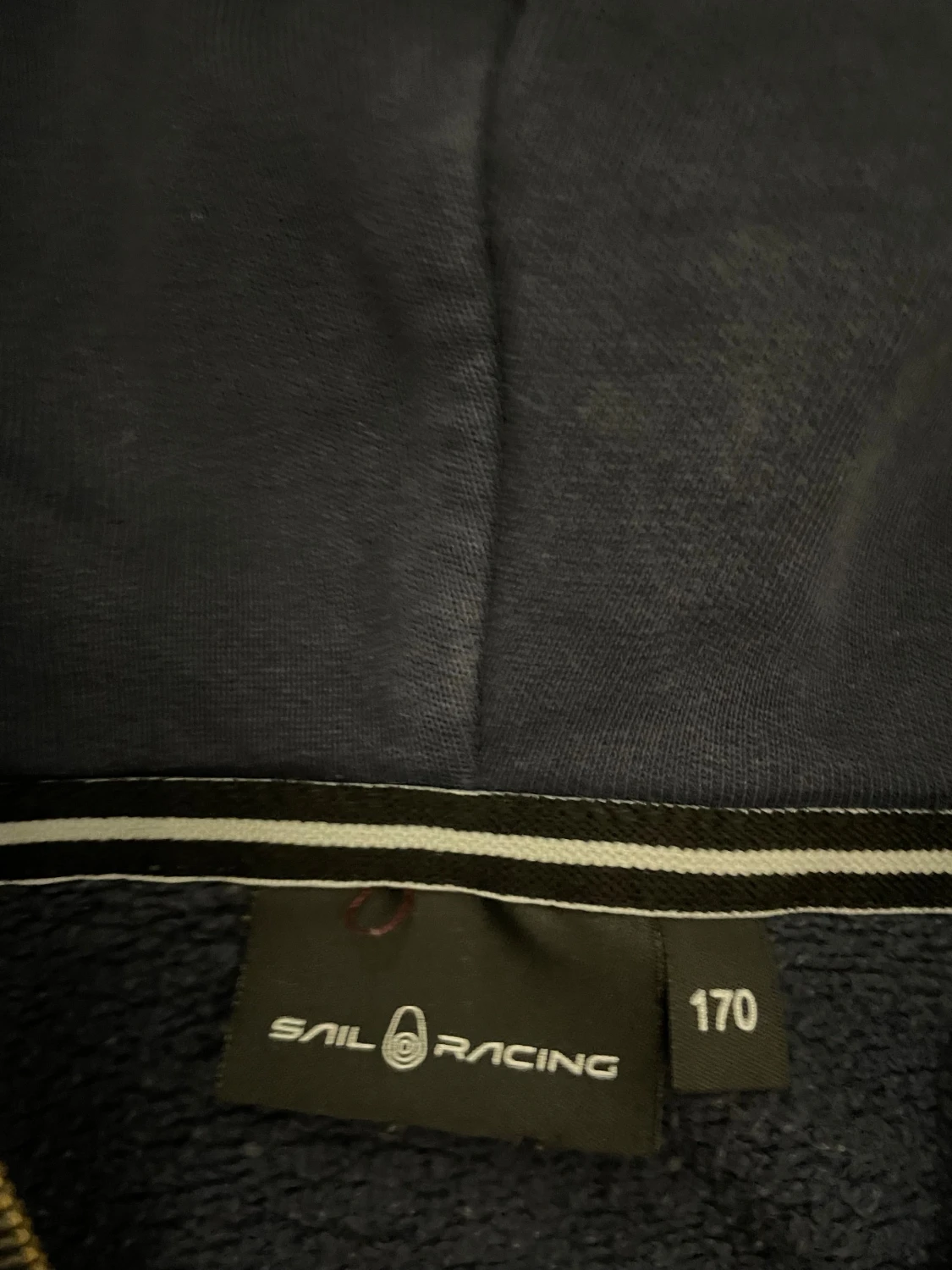 Mörkblå hoodie från Sail Racing - 2