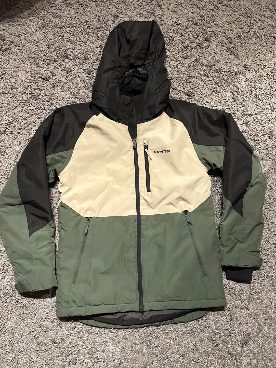 Grön och svart skidjacka från Everest