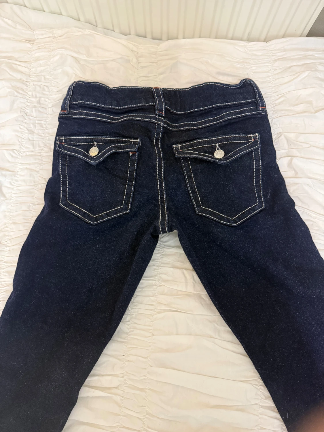 Mörkblå bootcut jeans med vita sömmar - Gina Young  - 2