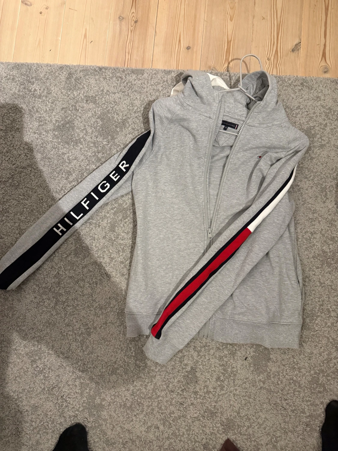 Grå hoodie Tommy Hilfiger med dragkedja - 1