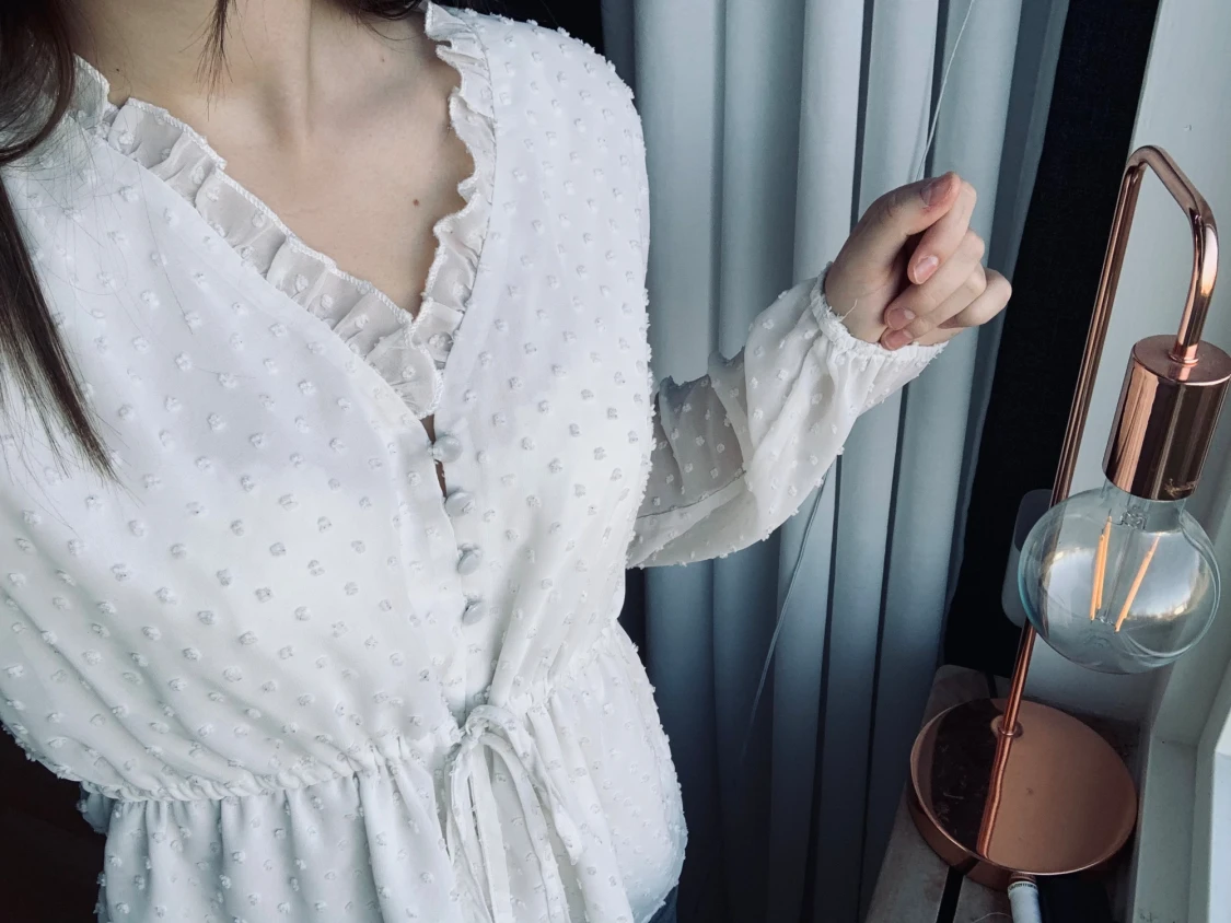 Vit prickig blus från Shein