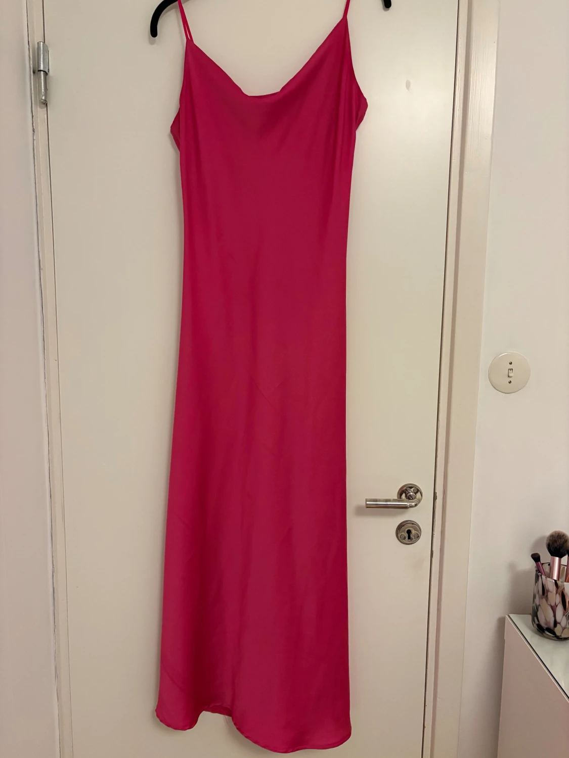 Rosa långklänning med tunna axelband