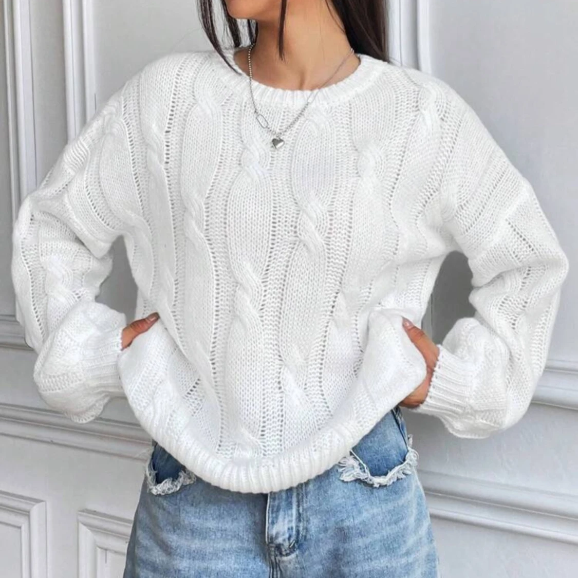 Vit kabelstickad tröja