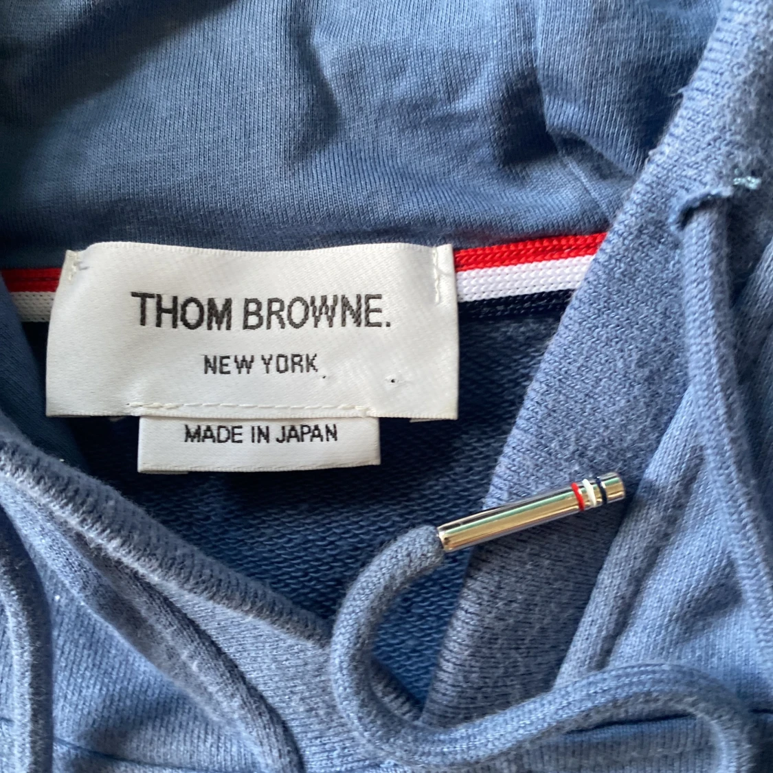 Blå hoodie från Thom Browne med ränder - 1