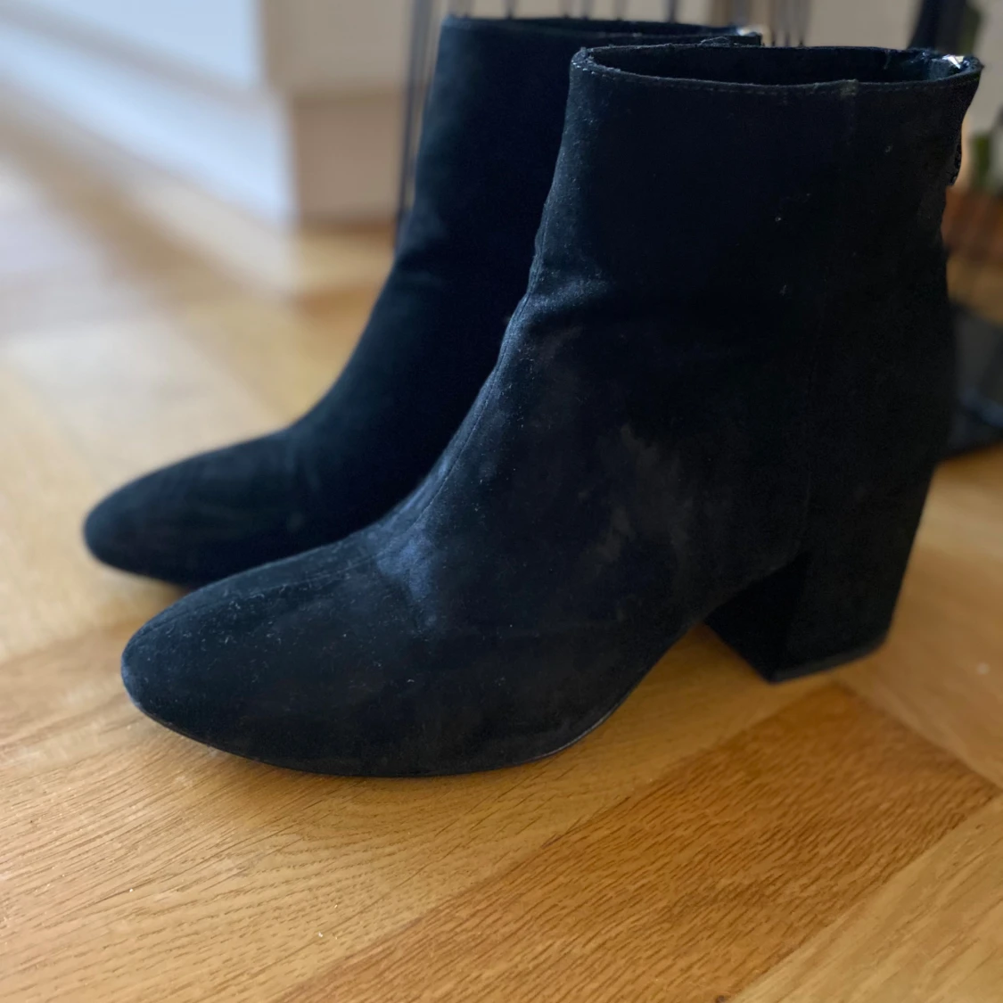 Svarta mocka stövletter med klack - 3