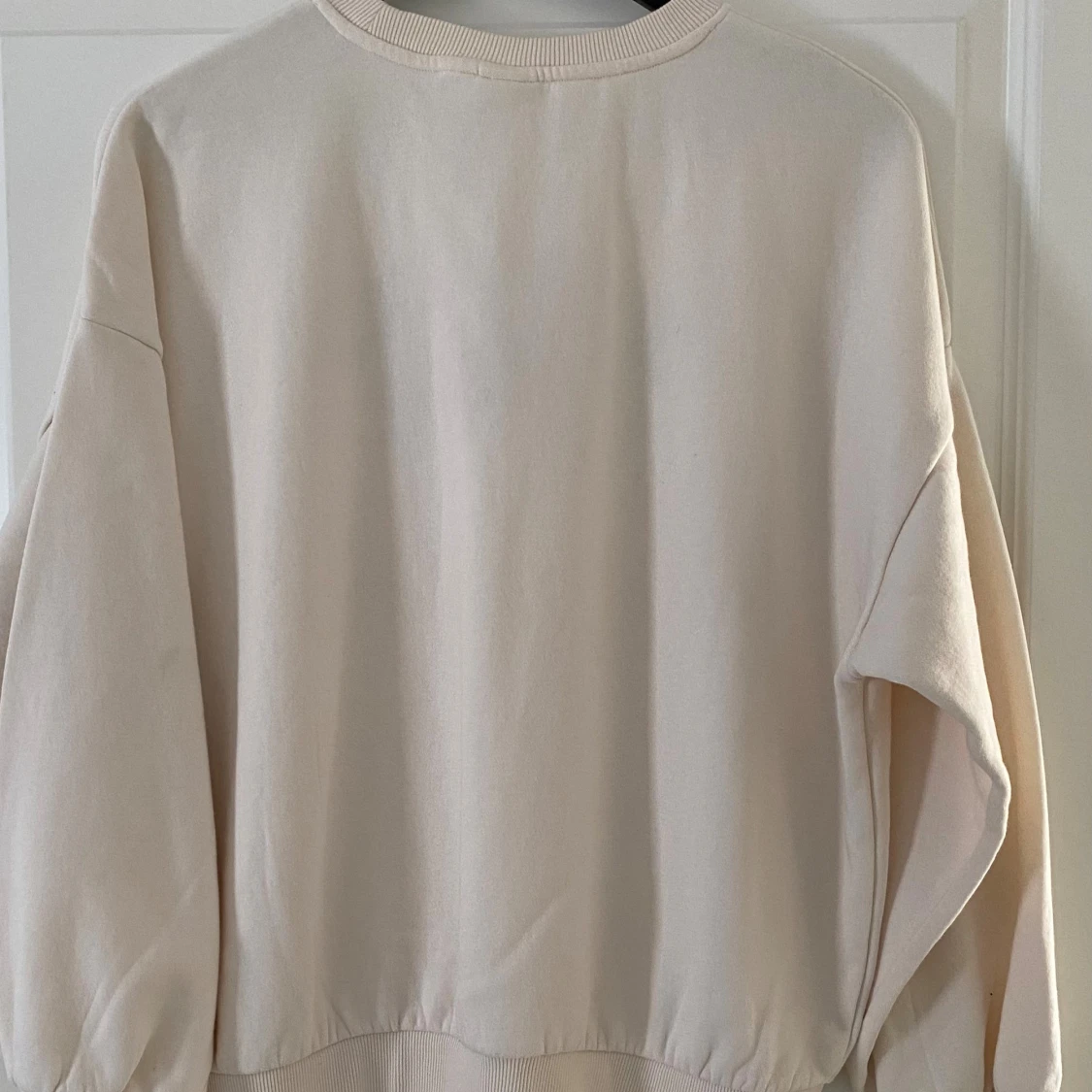 Beige Harvard sweatshirt från H&M - 1