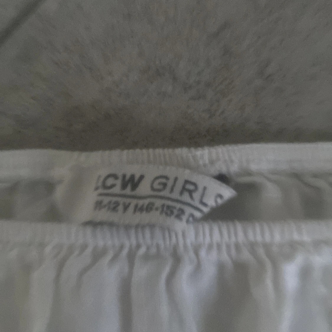 Vit blus med volangärm från LCW Girls - 2