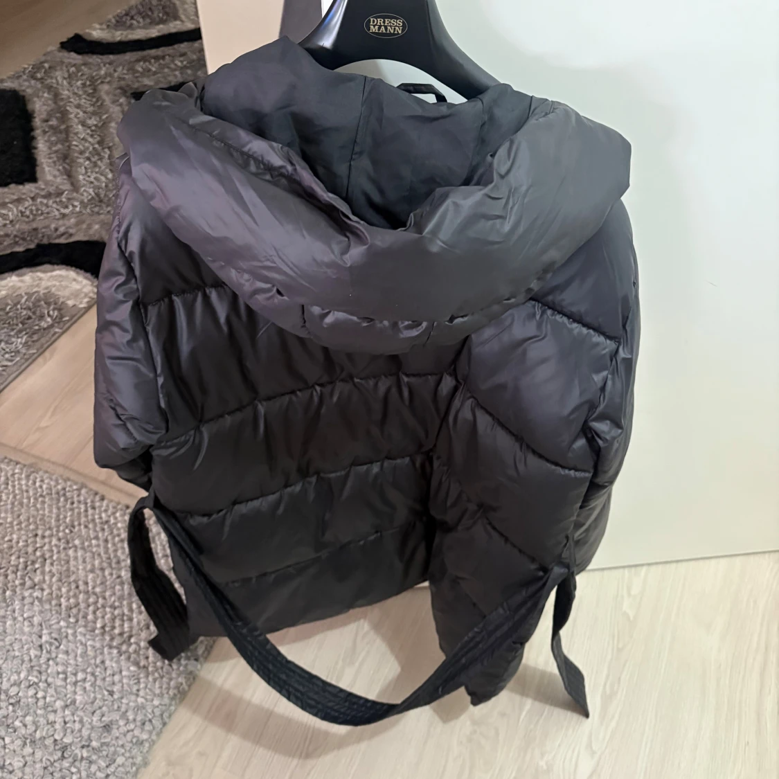 Svart pufferjacka från Nelly med huva - 3