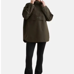 SÖKER aim’n anorak - Söker en aim’n anorak vindjacka i strl S. Svart eller grön, den längre modellen!