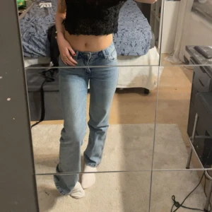 Lågmidjade jeans - Säljer dessa lågmidjade jeans från hm , är 160 lång