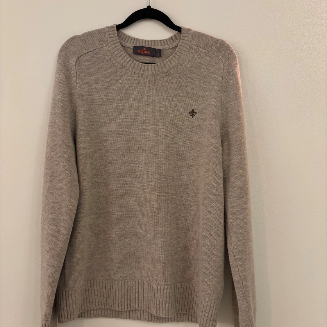 Beige stickad tröja från Morris