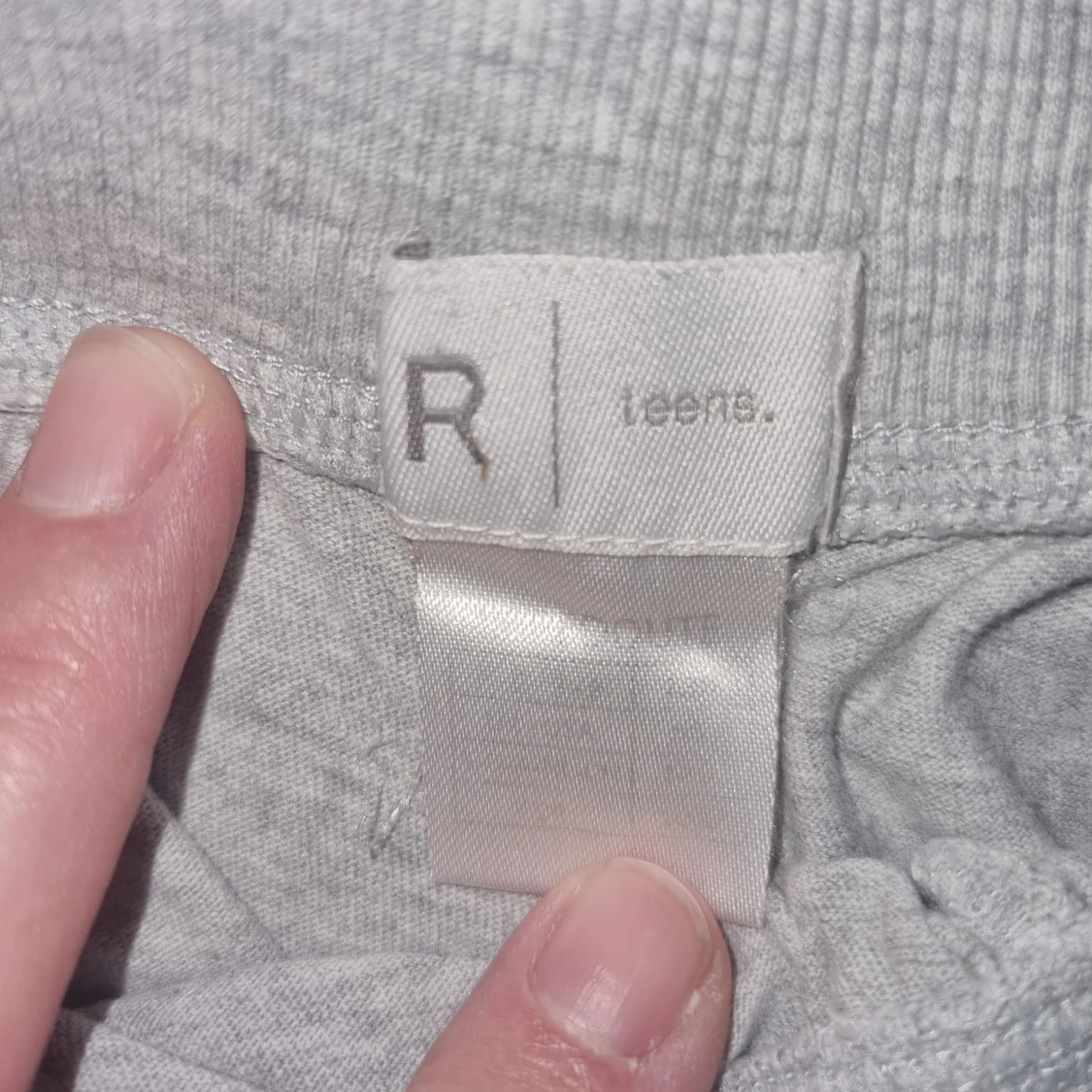 Grå mjukisbyxor från R teens - 2