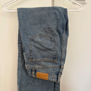 Raka jeans  - Från monki strl 25