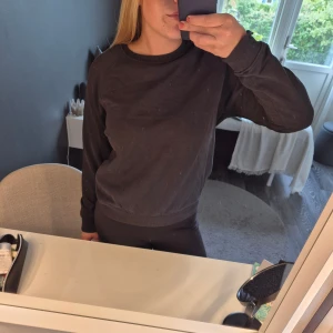 Svart sweatshirt - Mjuk och skön ❣️