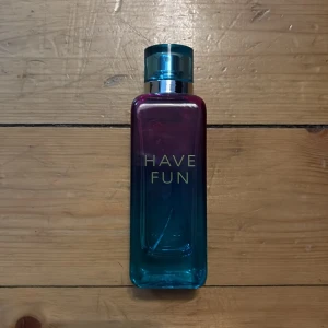 Have Fun parfym - Använt lite utav den, man ser på bilderna hur mycket jag har använt och hur mycket som är kvar! 