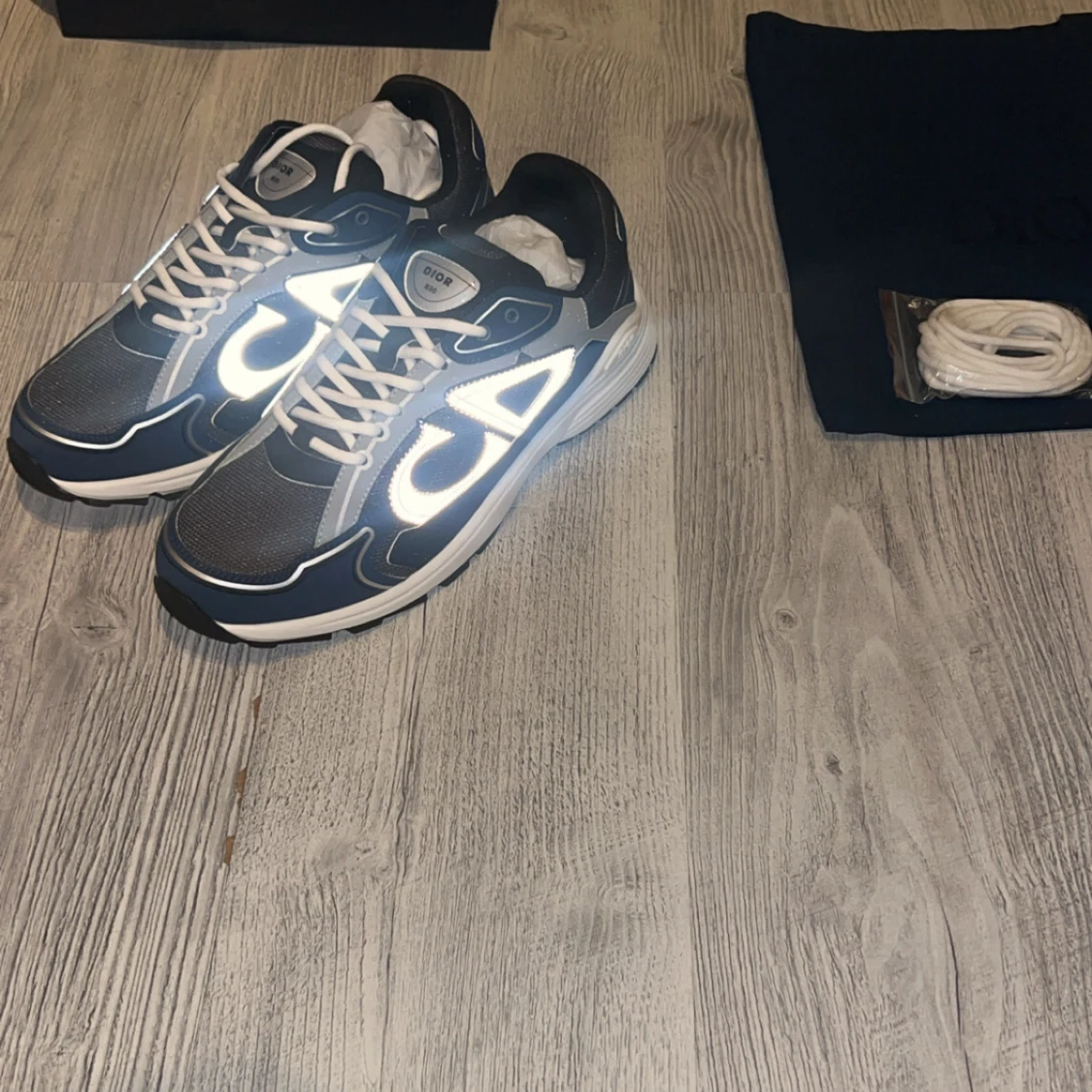  sneakers i blått och grått - 1