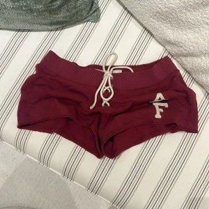 Abercrombie & fitch lågmidjade shorts  - Fler bilder inom kort
