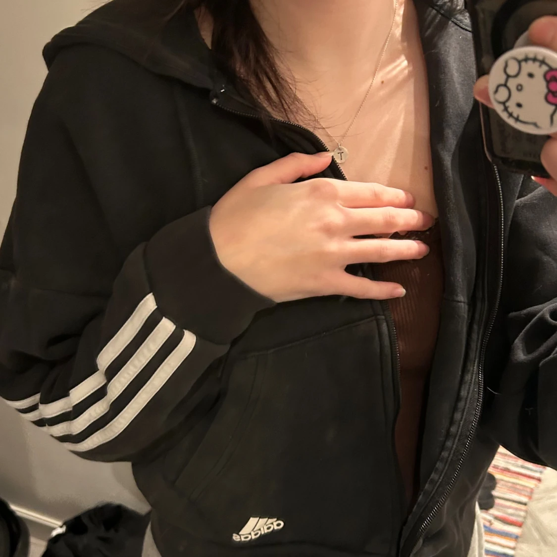 Svart croppad Adidas hoodie - 1