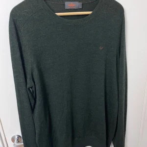 Merinoullströja från Morris - Stickad mörkgrön tröja från Morris i 100% merinoull | Storlek L | Myclet bra skick✅|