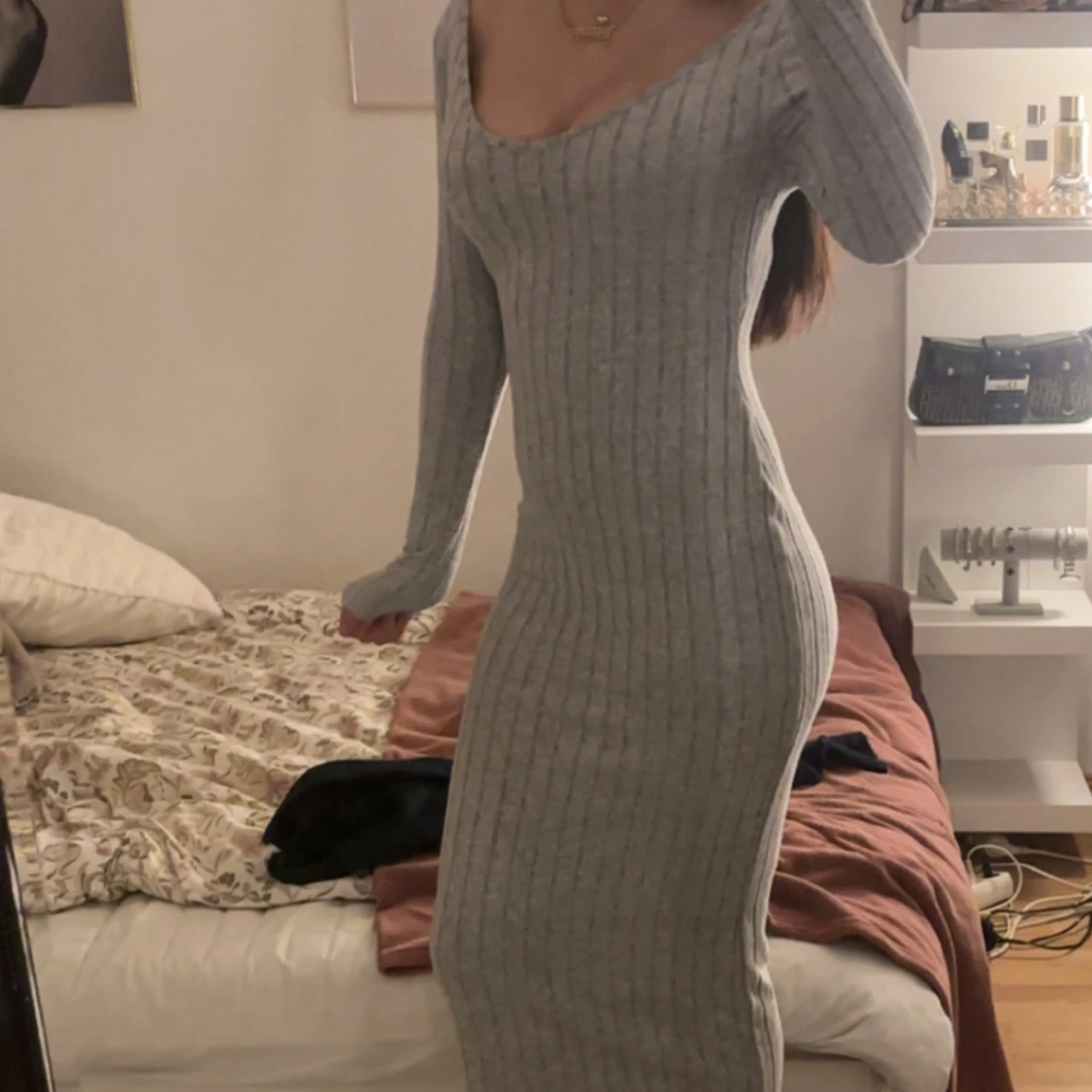 Grå ribbad långklänning - 1