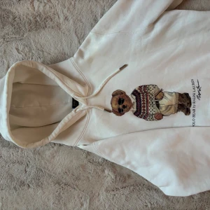 Vit hoodie Polo Bear Ralph Lauren - Fint skick nästan aldrig använd 