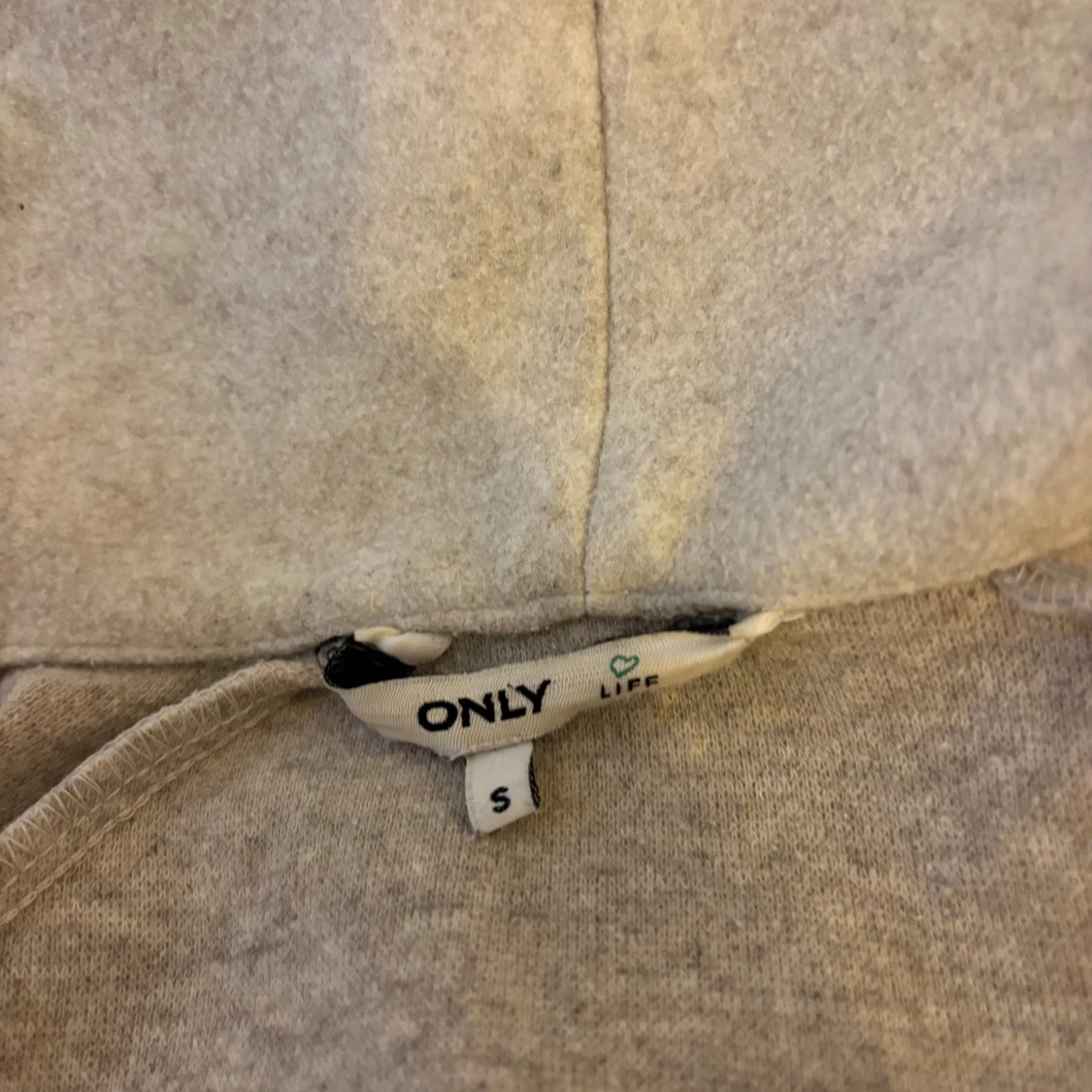 Beige kappa med bälte från ONLY - 2