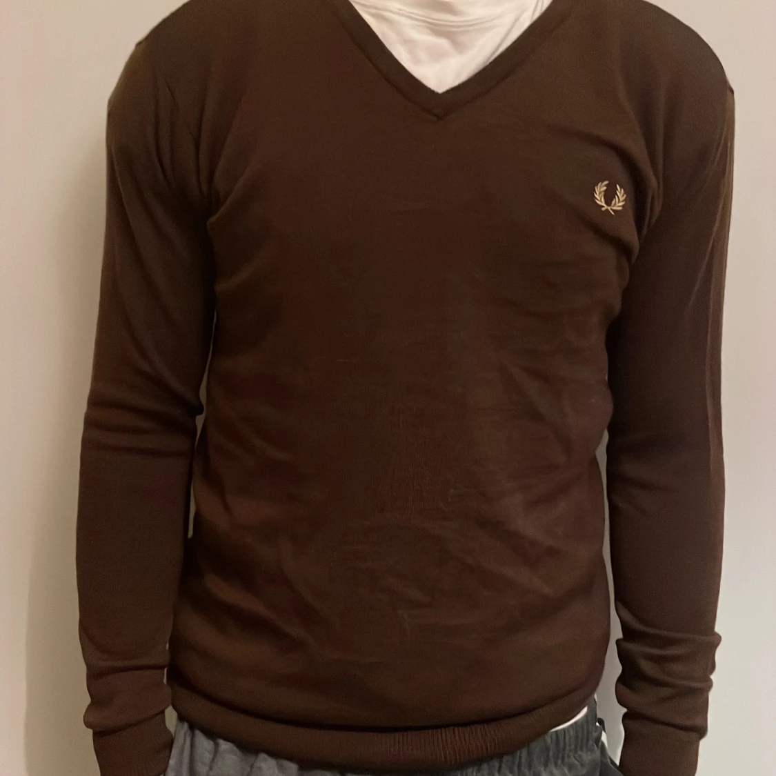 Brun v-ringad tröja från Fred Perry   - 2