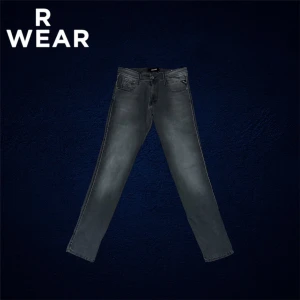 Grå jeansbyxor från Replay - Säljer nu ett par gråa Replay Anbass👖 Storlek: 30/32, Skick: 9/10 (Skriv vid fråga), Nypris: 1799kr, Vårat pris: 429kr, Skriv vid minsta fråga, Inga priser är hugget i sten, Fraktar alltid inom 48h efter köp📦