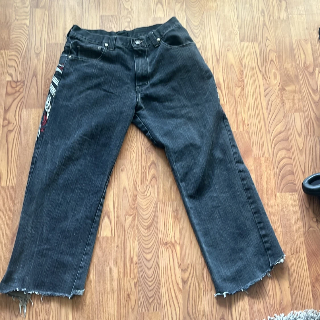 Svarta rawblue jeans med sjuk heelbite