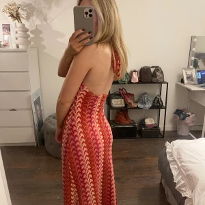 långklänning - sjuuukt fin långklänning, helt perfekt utomlands!! ❤️‍🔥❤️‍🔥❤️‍🔥aldrig använd