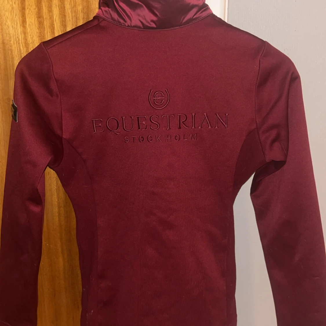 Vinröd tröja från Equestrian Stockholm - 1