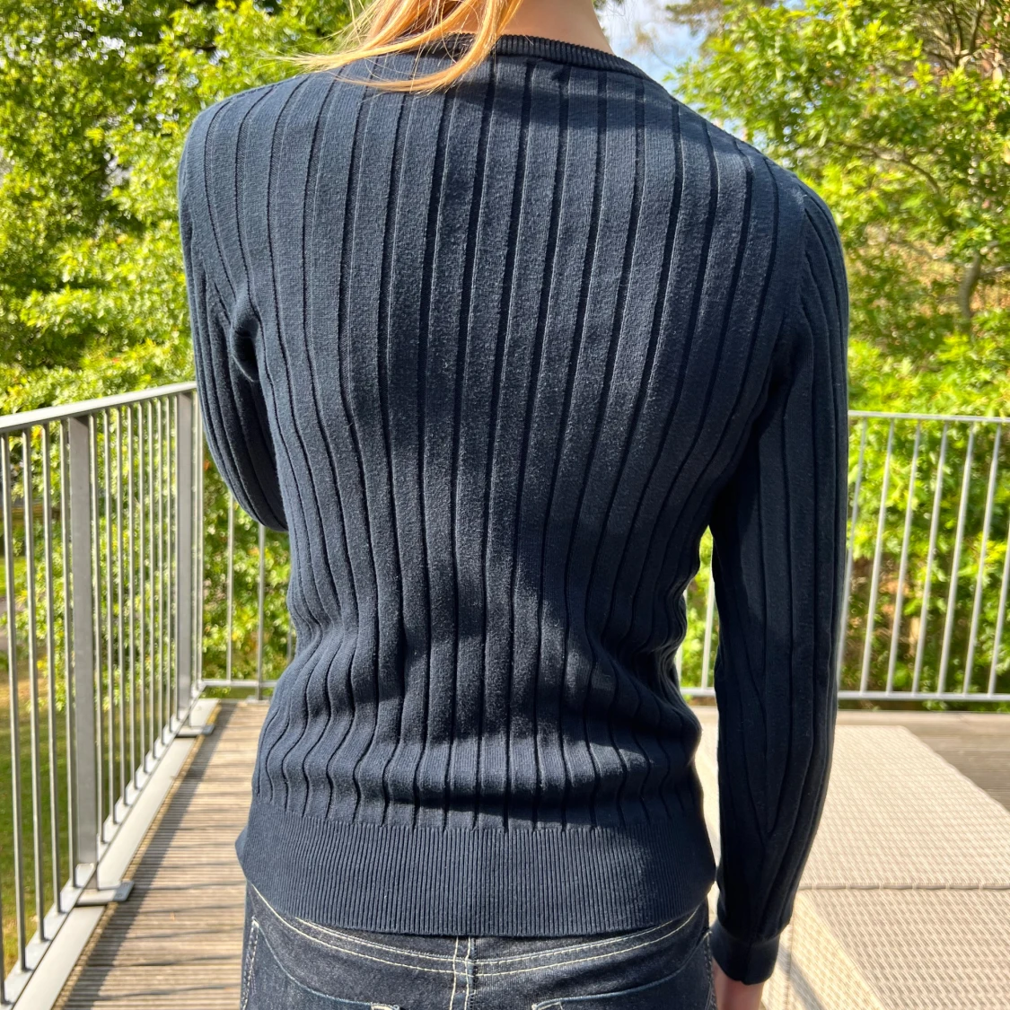 Marinblå ribbstickad tröja från GANT - 1