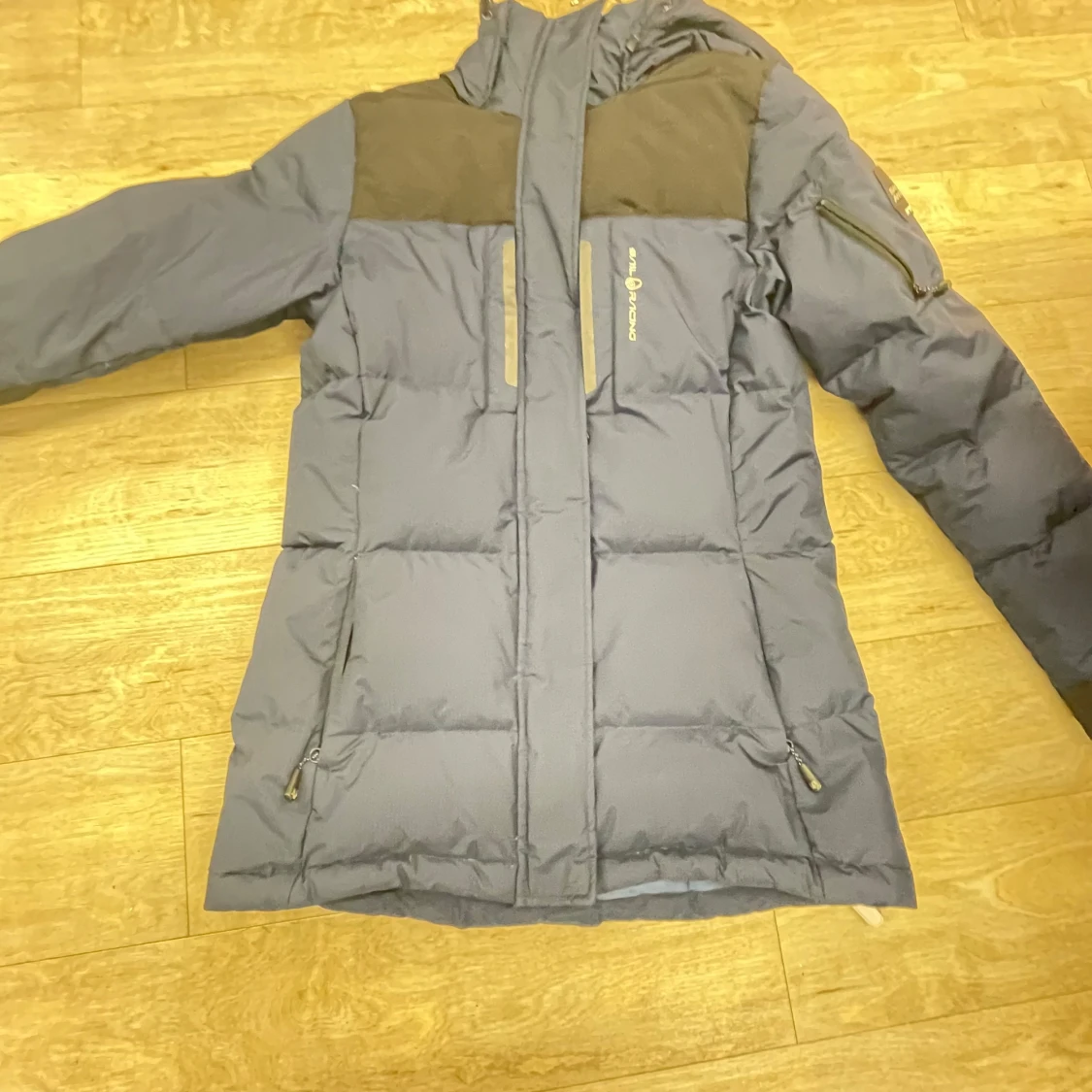 Grå dunjacka med huva från Bergans - 1