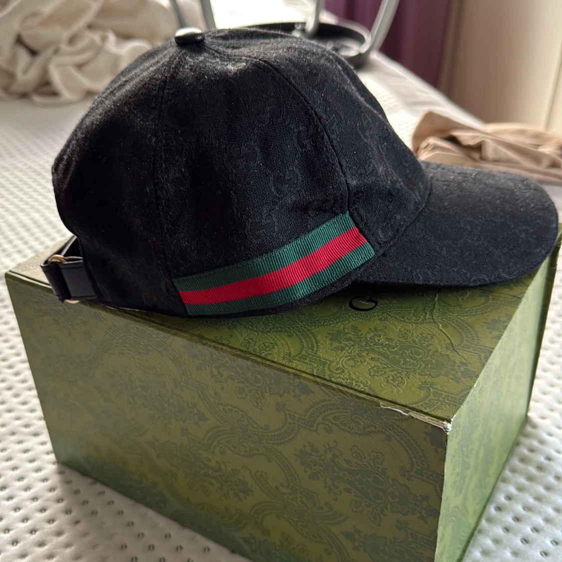 Svart keps från Gucci med GG-mönster - 1