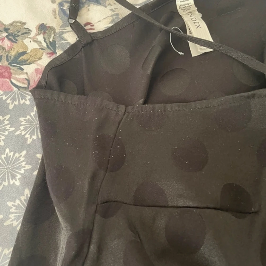 Svart prickig linnetopp från Lindex  - 2