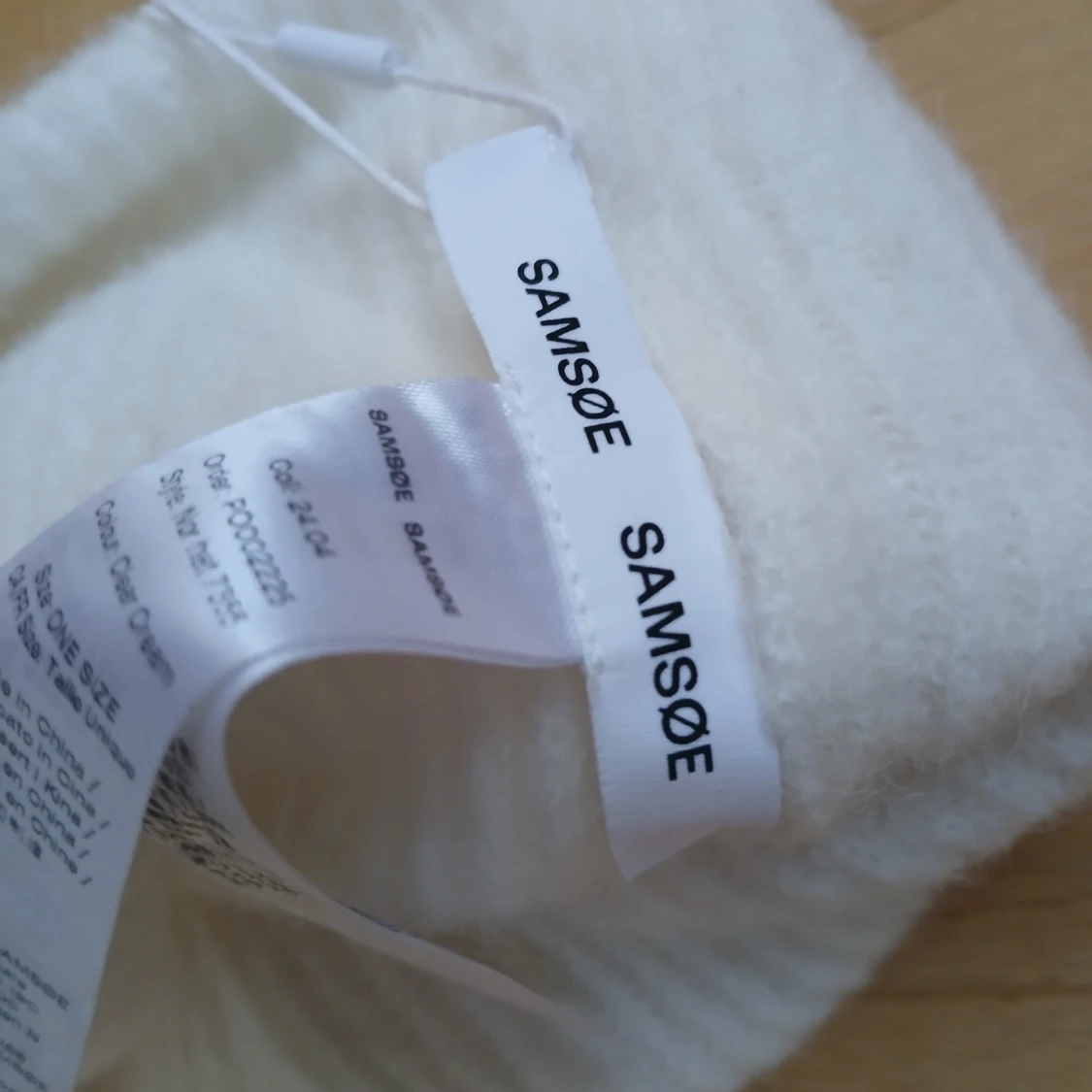 Vit ribbstickad mössa från Samsøe - 2