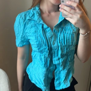 Turkos kortärmad skjorta med knappar - Storlek s från christopher&banks