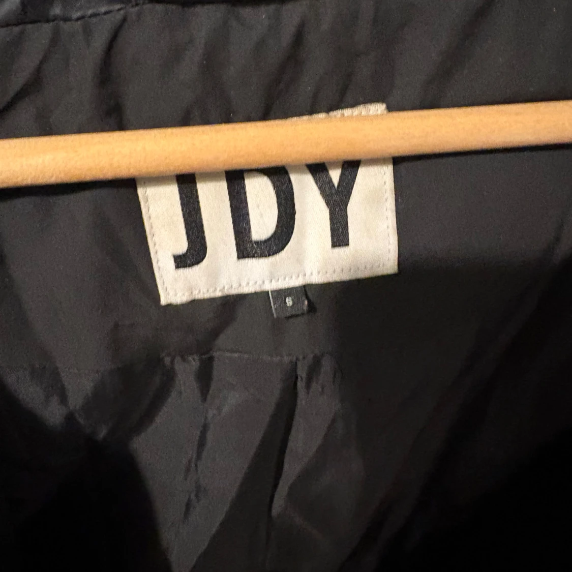 Svart pufferjacka från JDY med huva - 2