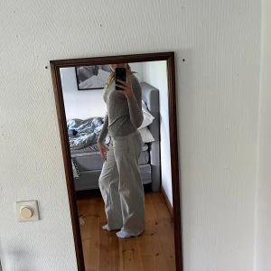 Tunn stickad tröja  - Skön och fin tröja, väldigt varm💕