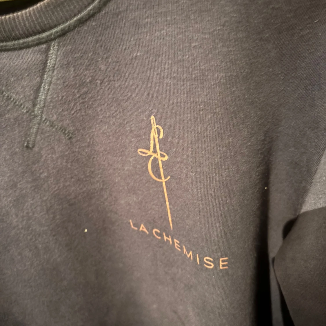 Mörkblå sweatshirt från La Chemise - 1