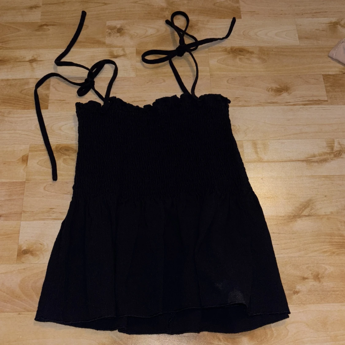 Svart smockad linnetopp från SHEIN