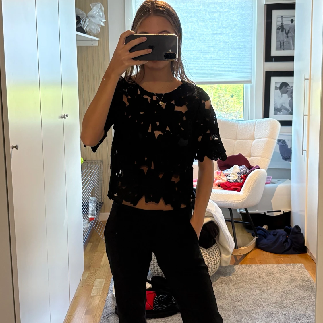 Svart blommig spetsblus - 1